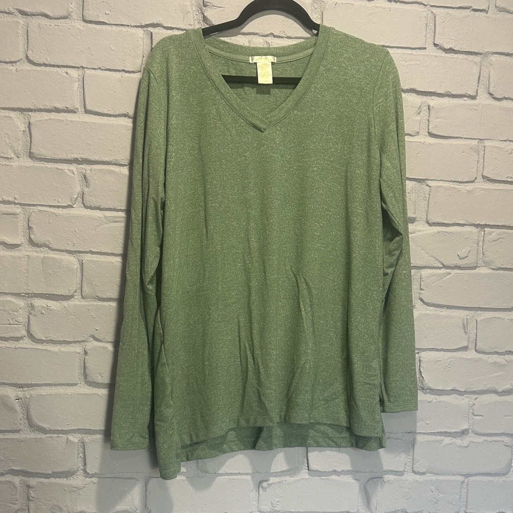 NWOT Green V-Neck Long Sleeve Top size XL